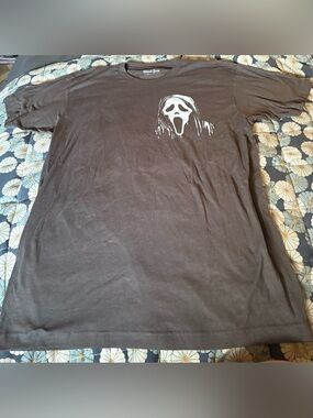 Bioworld men’s size Large dark gray ghost face tee shirt